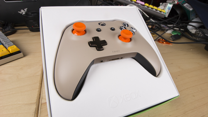 Illustration for article titled I Made A Controller Using Xbox Design Lab's New Colors And Parts